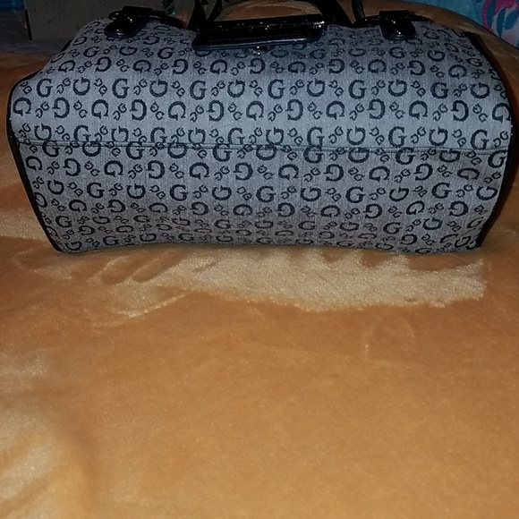 Guess hand bag - Picture 2 of 4